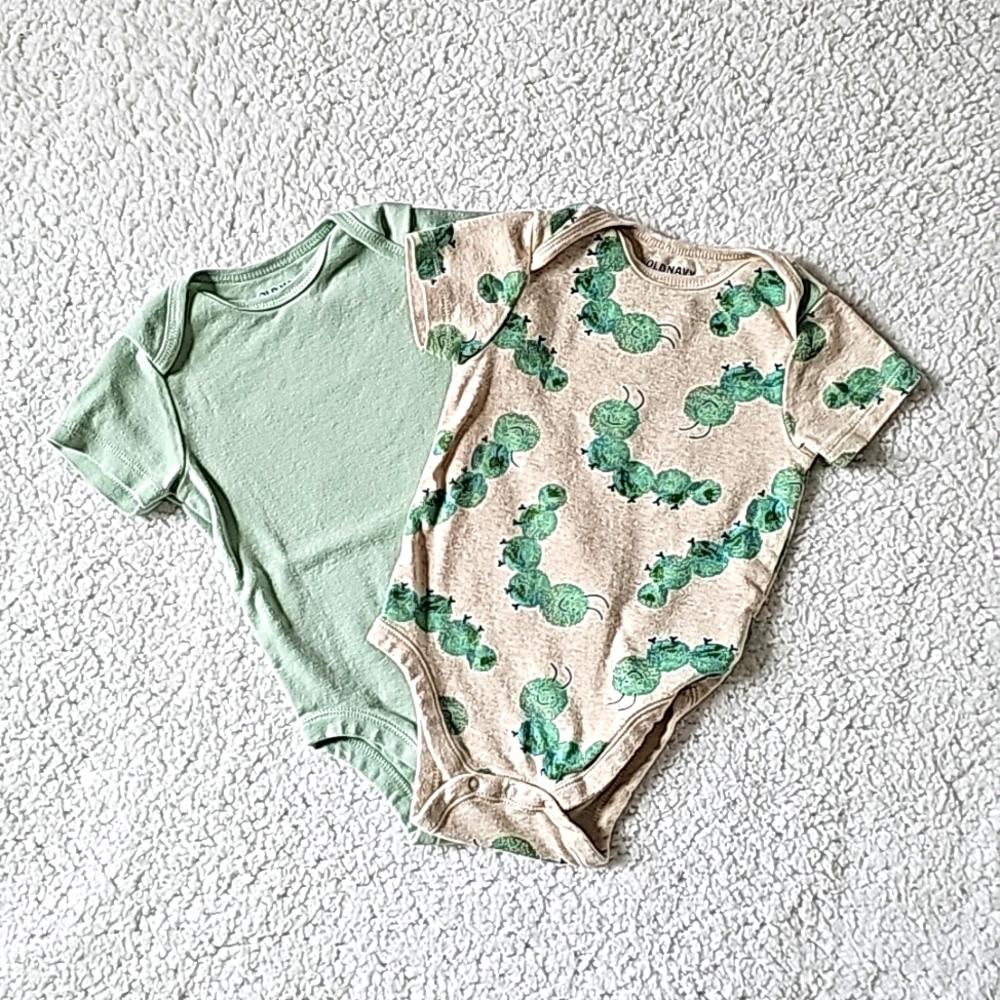 OLD NAVY BABY ONESIE BUNDLE 12-18M
